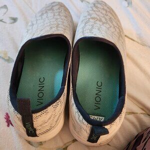 Vionic 9.5w hydra slip on sneakers